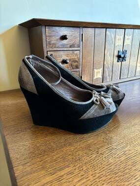 Nicole Avid Black Suede /Grey Peep Toe Wedge Heels with Tassel Detail-6.5